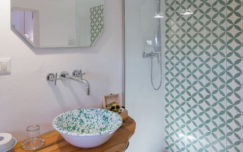Villa Salentina: Interieur Ontwerp, Badkamer, Loodgieterswerkinrichting, Flooring, Verdieping, Huis, Loodgieter, Tegel, Kamer, Kraan