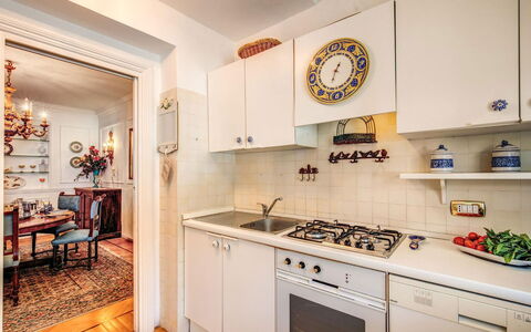 Villa Martina: Flooring, Keuken, Major Appliance, Interieur Ontwerp, Toestel Van De Keuken, Countertop, Verdieping, Cabinetry, Kamer, Verlichting