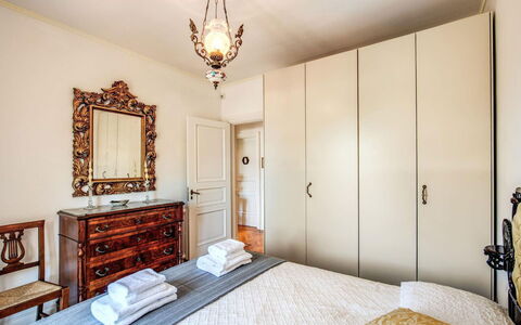 Villa Martina: Meubilair, Interieur Ontwerp, Muur, Hout, Flooring, Verdieping, Cabinetry, Slaapkamer, Kamer, Bed