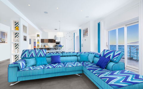 Villa Marina Grande: Blauw, Meubilair, Bankstel, Interieur Ontwerp, Woonkamer, Textiel, Verdieping, Flooring, Kussen Gooien