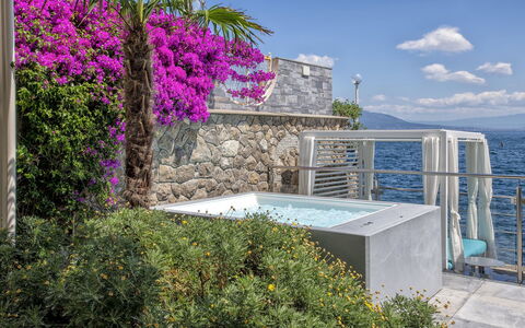 Villa Marina Grande: Zee, Loodgieterswerkinrichting, Oceaan, Kust, Kamerplant, Bloempot, Toevlucht, Bad, Zwembad, Balkon