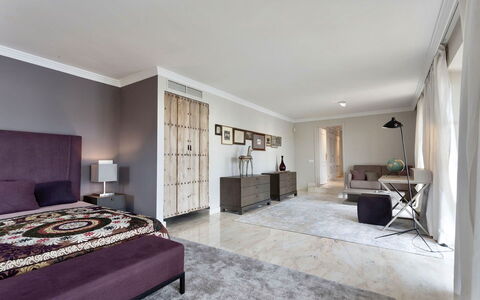 Villa Serrano: Meubilair, Flooring, Interieur Ontwerp, Verdieping, Plafond, Hout, Bed, Kamer, Slaapkamer, Appartement