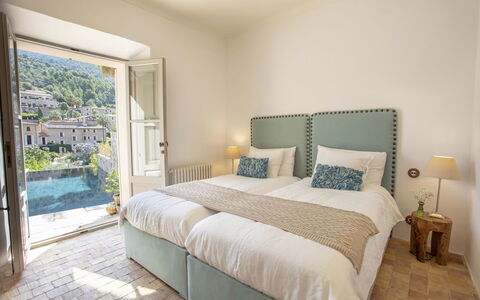 Casa Naomi: Muur, Meubilair, Huis, Slaapkamer, Appartement, Bed, Hoofdkussen, Bed Frame, Bedding, Linens