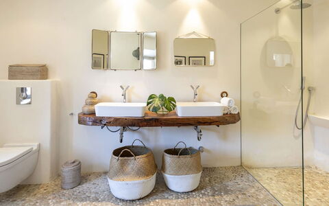 Casa Naomi: Interieur Ontwerp, Loodgieterswerkinrichting, Badkamer, Kraan, Loodgieter, Flooring, Verlichting, Huis, Wastafel, Spiegel