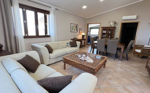 Villa Jamie: Meubilair, Interieur Ontwerp, Bankstel, Flooring, Verdieping, Tafel, Kamer, Woonkamer, Hout, Plafond