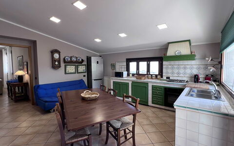 Villa Jamie: Meubilair, Interieur Ontwerp, Flooring, Keuken, Plafond, Stoel, Tafel, Countertop, Kamer, Keuken En Eettafel