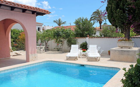Sandra: Zwembad, Eigendom, Gebouw, Onroerend Goed, Azure, Huis, Villa, Vakantie, Landgoed, Hacienda