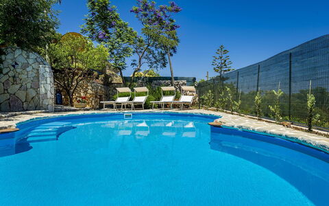 Casa Sally: Zwembad, Blauw, Toevlucht, Buitenmeubels, Samengesteld Materiaal, Eco Hotel, Schaduw, Badplaats, Landscaping, Thermae