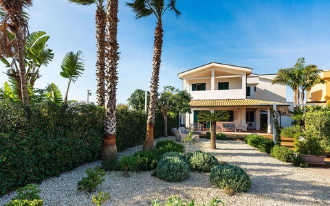 Stella Marina: Woongebied, Huis, Architectuur, Huis, Struik, Landgoed, Tuin, Landscaping, Oprit
