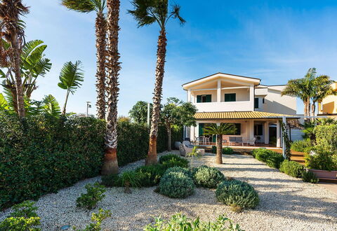 Stella Marina: Woongebied, Huis, Architectuur, Huis, Struik, Landgoed, Tuin, Landscaping, Oprit