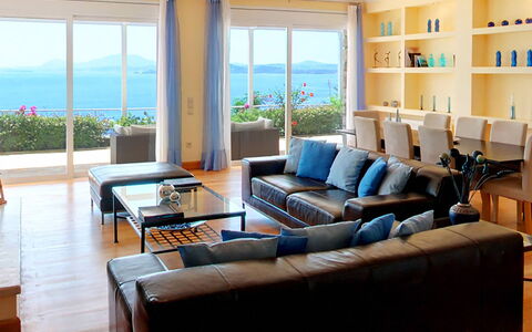 Villa Azzurra: Meubilair, Interieur Ontwerp, Tafel, Bankstel, Flooring, Plafond, Verdieping, Stoel, Kamer, Woonkamer