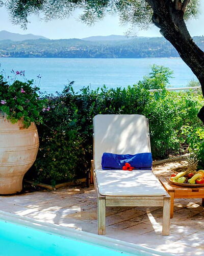 Villa Azzurra: Blauw, Bloem, Bloempot, Meubilair, Zomer, Buitenmeubels, Toevlucht, Zwembad, Kamerplant