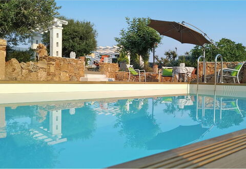 Villa la Rezza: Zwembad, Toevlucht, Waterpartij, Schaduw, Eco Hotel, Paraplu, Bloempot, Hacienda, Landscaping, Ontwerp