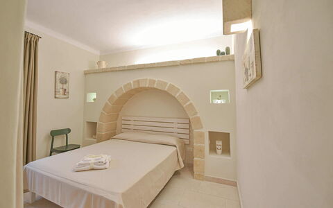 Masseria Ostuni: Muur, Interieur Ontwerp, Plafond, Flooring, Verdieping, Meubilair, Kamer, Appartement, Bed, Slaapkamer