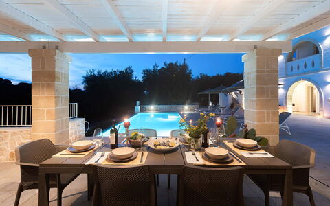 Masseria Ostuni: Meubilair, Stoel, Interieur Ontwerp, Flooring, Tafel, Buitenmeubels, Keuken En Eettafel, Zwembad, Plafond, Toevlucht
