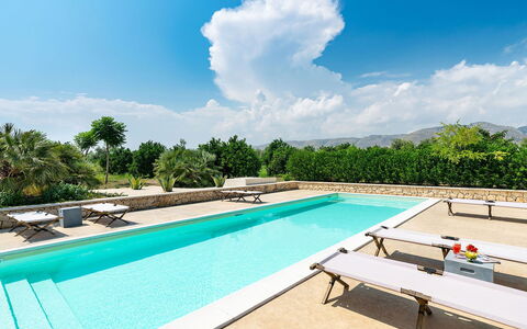 Villa Orangella: Blauw, Zwembad, Toevlucht, Samengesteld Materiaal, Eco Hotel, Buitenmeubels, Landscaping, Schaduw, Hotel