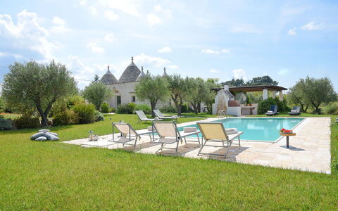Trulli Martina: Tuin, Gazon, Landscaping, Landgoed, Werf, Hacienda, Park, Backyard, Villa, Boerderij