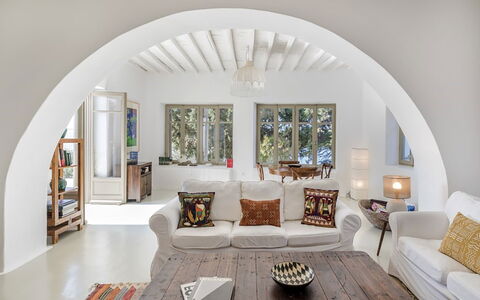 Villa Morena: Meubilair, Interieur Ontwerp, Muur, Bankstel, Flooring, Plafond, Woonkamer, Verdieping, Huis, Kamer