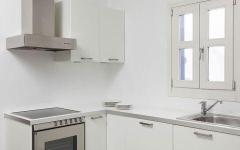 Villa Ariano: Cabinetry, Meubilair, Keuken, Interieur Ontwerp, Countertop, Toestel Van De Keuken, Flooring, Kast, Verdieping, Major Appliance