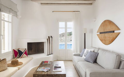 Villa Persephone: Meubilair, Interieur Ontwerp, Muur, Flooring, Bankstel, Verdieping, Woonkamer, Appartement, Huis, Kamer