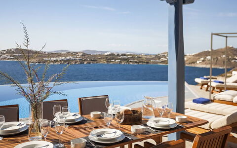 Villa Anassa: Meubilair, Restaurant, Buitenmeubels, Stoel, Boot, Zee, Keuken En Eettafel, Barware, Toevlucht, Schaduw