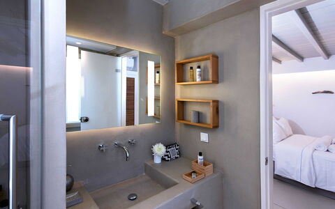 Villa Blue Moon: Interieur Ontwerp, Loodgieterswerkinrichting, Flooring, Plafond, Verdieping, Kraan, Wastafel, Appartement, Badkamer, Loodgieter