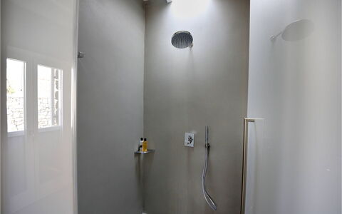 Villa Stardust: Muur, Loodgieterswerkinrichting, Badkamer, Flooring, Loodgieter, Verlichting, Plafond, Interieur Ontwerp, Verdieping, Lichte Inrichting