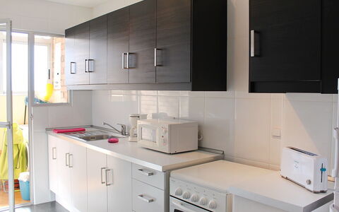 Las Cinco Torres: Cabinetry, Kamer, Keuken, Meubilair, Eigendom, Countertop, Interieur Ontwerp, Gebouw, Huis, Kast