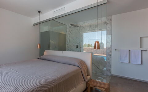 Baloo: Bed, Meubilair, Interieur Ontwerp, Slaapkamer, Flooring, Verdieping, Muur, Hout, Bedding, Plafond