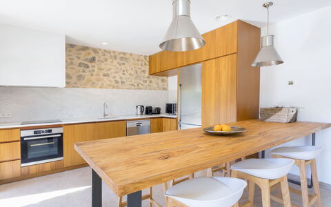 Villa Allegra: Meubilair, Keuken, Countertop, Interieur Ontwerp, Flooring, Cabinetry, Verdieping, Toestel Van De Keuken, Hout, Plafond