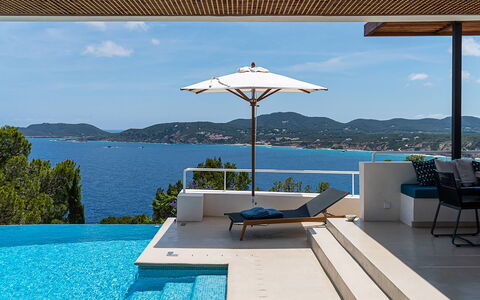 Villa Tagada: Water, Buitenmeubels, Toevlucht, Zwembad, Stoel, Zee, Schaduw, Eco Hotel, Ligstoel, Hotel