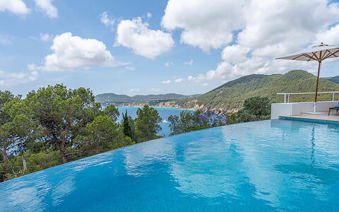 Villa Tagada: Blauw, Water, Zwembad, Kust En Oceanic Landvormen, Zee, Toevlucht, Kust, Bergketen, Oceaan, Tropen