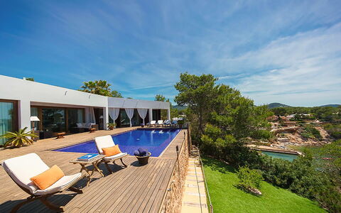 Villa Francisca: Zwembad, Toevlucht, Eco Hotel, Villa, Hotel, Ligstoel, Badplaats, Buitenmeubels