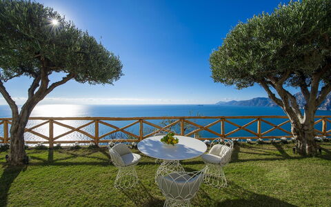Villa Melissa: Blauw, Zee, Meubilair, Kust, Kust En Oceanic Landvormen, Oceaan, Kust, Toevlucht, Schaduw, Eco Hotel