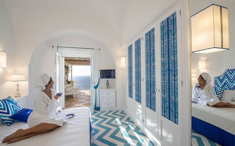 Villa Melissa: Blauw, Meubilair, Toevlucht, Appartement, Hotel, Buitenmeubels, Stoel, Zwembad, Ontwerp, Vakantie