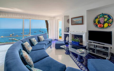 Villa Grazia: Blauw, Meubilair, Zee, Appartement, Oceaan, Toevlucht, Bankstel, Stoel, Koffietafel, Hotel