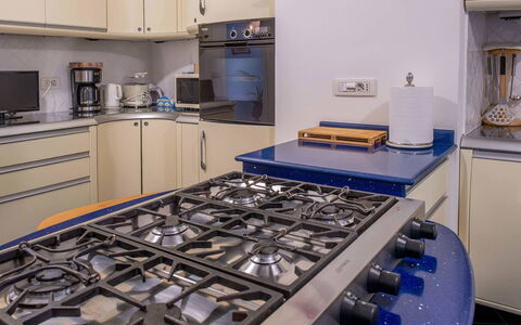 Villa Grazia: Toestel Van De Keuken, Keuken, Fornuis, Major Appliance, Gasfornuis, Fornuis, Huishoudapparatuur, Countertop, Cooktop, Cabinetry