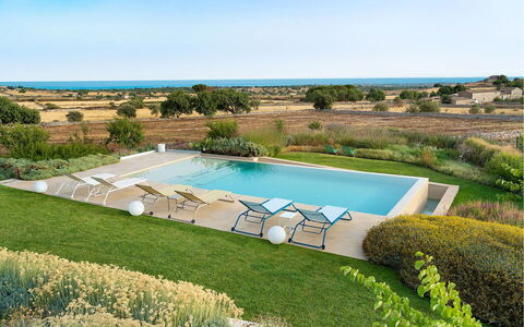 Villa Bel Prato: Blauw, Zwembad, Buitenmeubels, Toevlucht, Land Lot, Tuin, Schaduw, Stoel, Eco Hotel, Ligstoel
