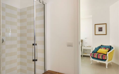 Villa Bel Prato: Flooring, Interieur Ontwerp, Verdieping, Muur, Hout, Plafond, Badkamer, Loodgieterswerkinrichting, Verlichting, Kamer