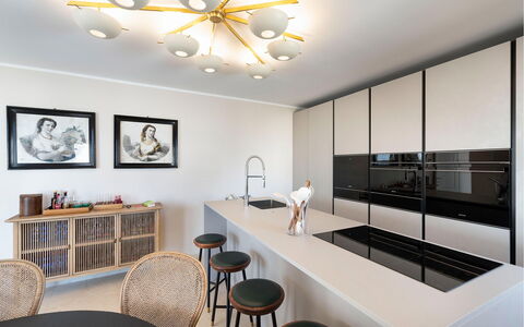 Sibilla: Interieur Ontwerp, Lichte Inrichting, Hout, Plafond, Meubilair, Flooring, Kroonluchter, Keuken, Verlichting, Verdieping