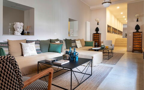 Sibilla: Meubilair, Interieur Ontwerp, Bankstel, Flooring, Verdieping, Muur, Woonkamer, Kamer, Hout, Kussen