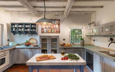 Villa la Foresta: Meubilair, Keuken, Interieur Ontwerp, Countertop, Flooring, Plafond, Hout, Lichte Inrichting, Huis, Cabinetry