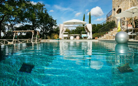 Villa Torre del Chianti: Zwembad, Toevlucht, Buitenmeubels, Paraplu, Ligstoel, Landgoed, Eco Hotel, Vrije Tijd, Villa, Hacienda