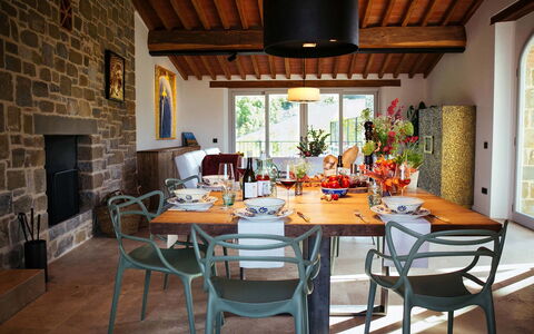 Villa Torre del Chianti: Meubilair, Interieur Ontwerp, Stoel, Tafel, Hout, Eetkamer, Keuken En Eettafel, Flooring, Verlichting, Kamer