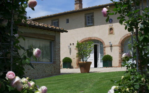 Villa Chianti: Landgoed, Bloempot, Tuin, Binnenplaats, Hacienda, Oprit, Villa, Werf, Kamerplant, Landscaping