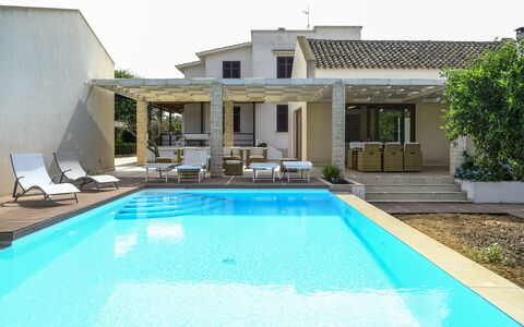 Villa Adriana: Zwembad, Toevlucht, Woongebied, Huis, Samengesteld Materiaal, Thermae, Eco Hotel, Landgoed, Schaduw, Buitenmeubels