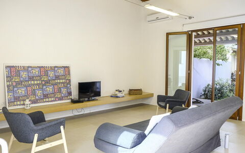 Villa Adriana: Meubilair, Interieur Ontwerp, Flooring, Verdieping, Muur, Hout, Plafond, Woonkamer, Bankstel, Kamer