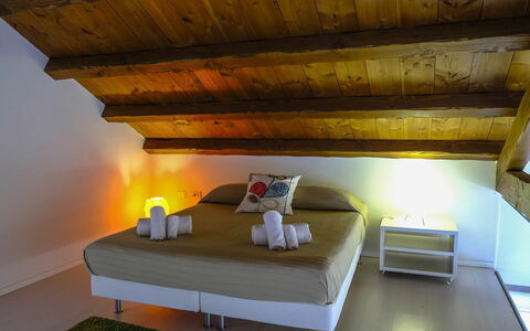 Villa Adriana: Interieur Ontwerp, Verdieping, Flooring, Plafond, Meubilair, Bed, Kamer, Slaapkamer, Bedding, Bed Frame