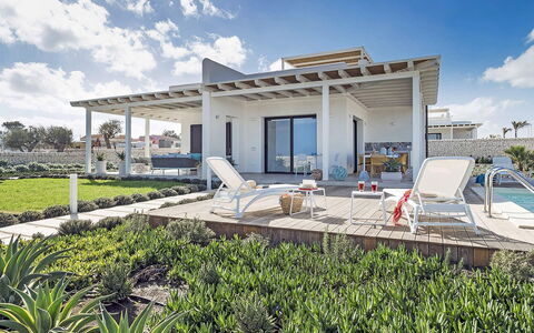 Thyme: Huis, Landgoed, Schaduw, Tuin, Toevlucht, Outdoor Structuur, Landscaping, Villa, Ontwerp, Pergola