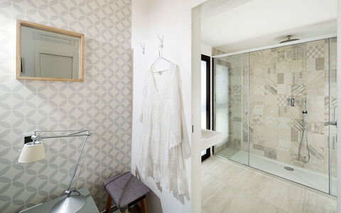 Thyme: Flooring, Interieur Ontwerp, Muur, Verdieping, Plafond, Tegel, Kamer, Badkamer, Lichte Inrichting, Loodgieterswerkinrichting